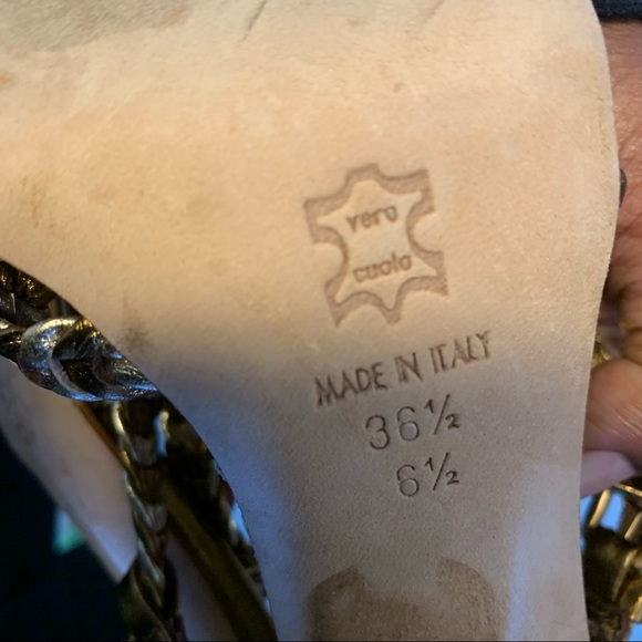 BCBG Gold Heels w/ Clear Bottom 🤩🤎 - Picture 4 of 4